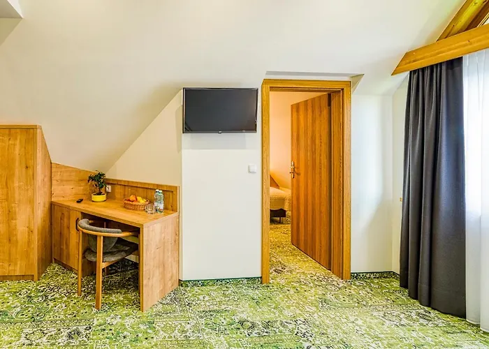 żelazne Wrota Nocleg ze śniadaniem 3*